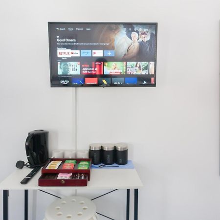 Wood Green Budget Rooms - Next To Mall & Metro Station - 10 Min To City Center London Exterior photo
