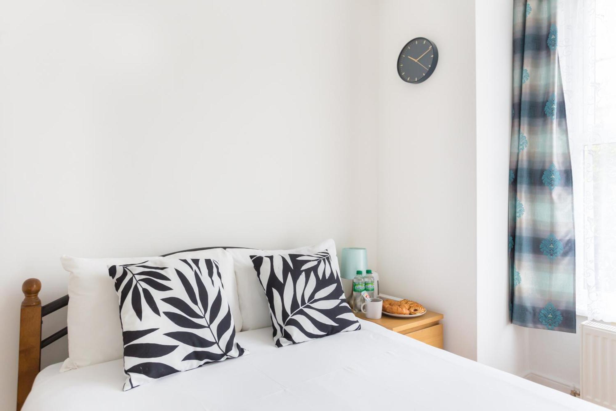 Wood Green Budget Rooms - Next To Mall & Metro Station - 10 Min To City Center London Exterior photo