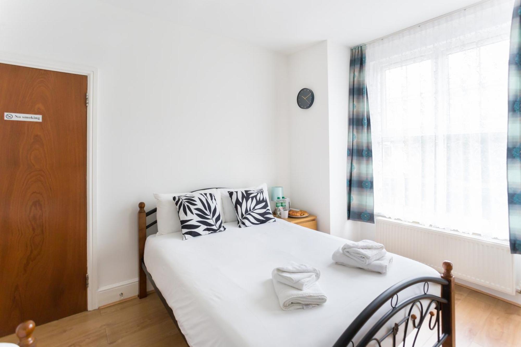 Wood Green Budget Rooms - Next To Mall & Metro Station - 10 Min To City Center London Exterior photo