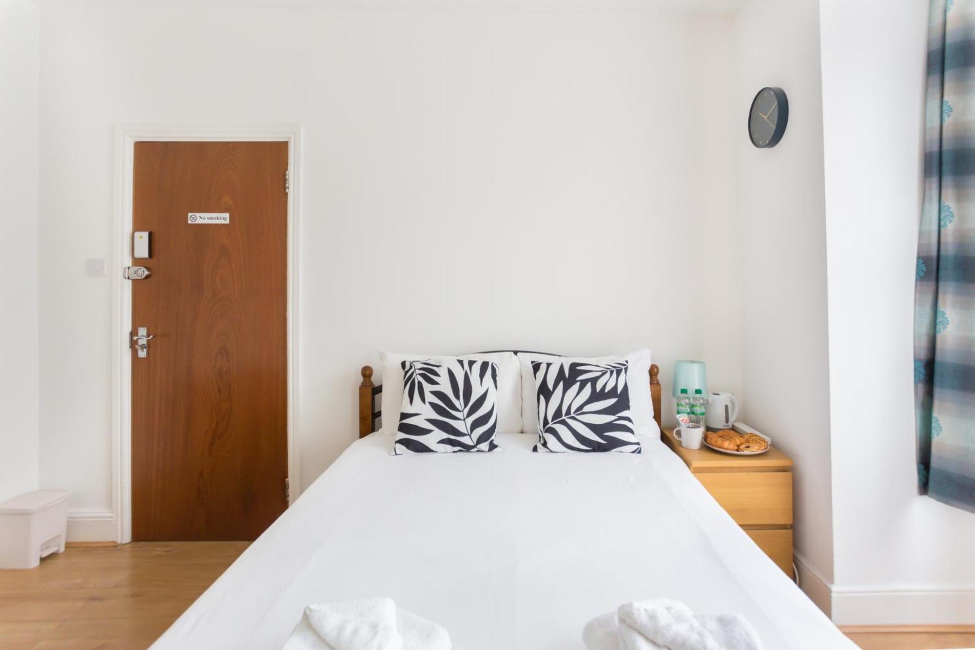 Wood Green Budget Rooms - Next To Mall & Metro Station - 10 Min To City Center London Exterior photo