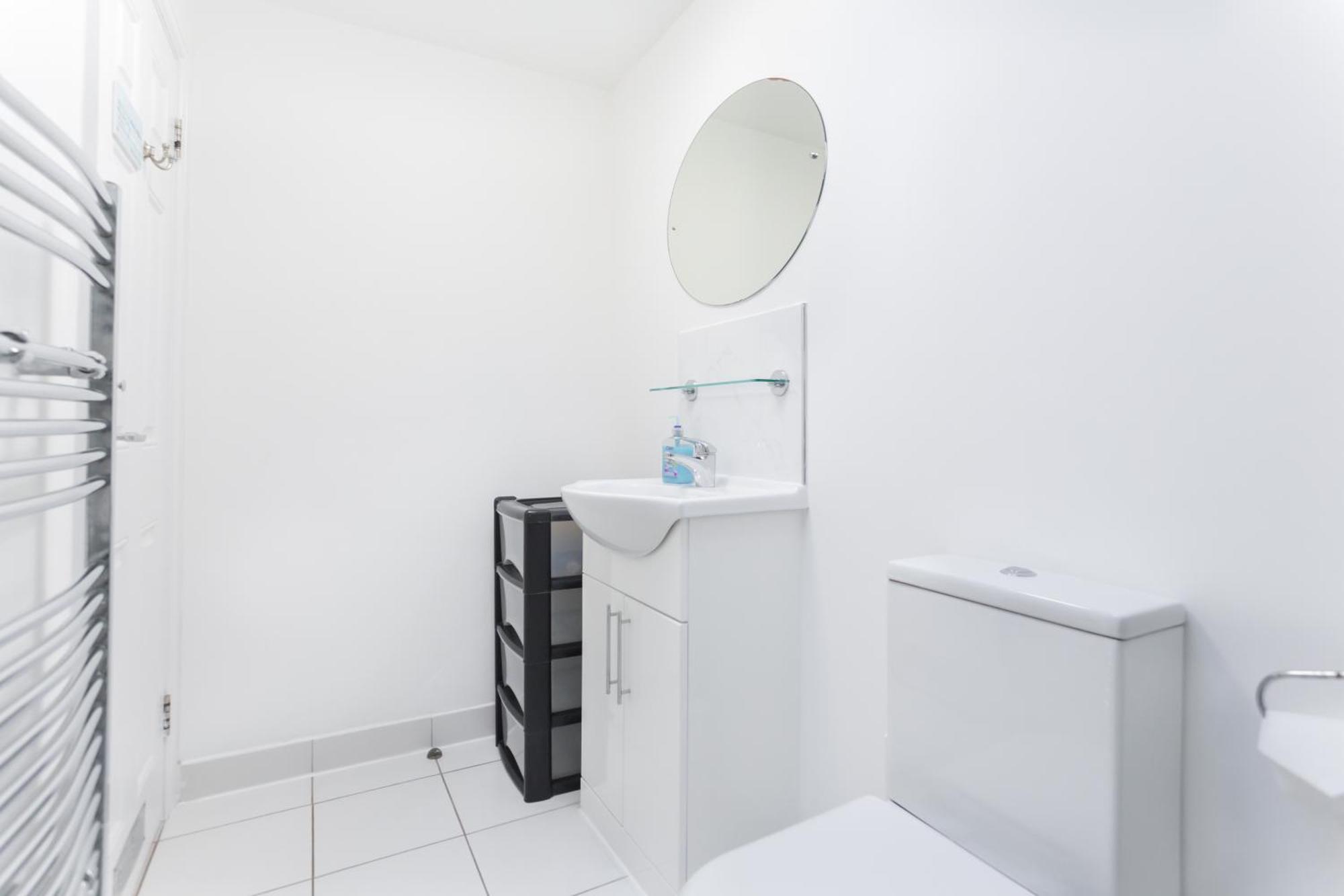 Wood Green Budget Rooms - Next To Mall & Metro Station - 10 Min To City Center London Exterior photo