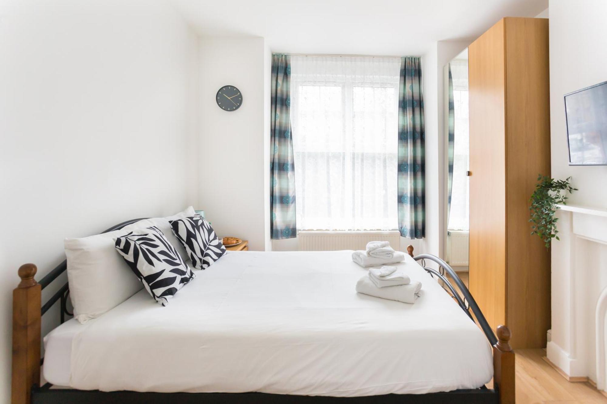Wood Green Budget Rooms - Next To Mall & Metro Station - 10 Min To City Center London Exterior photo