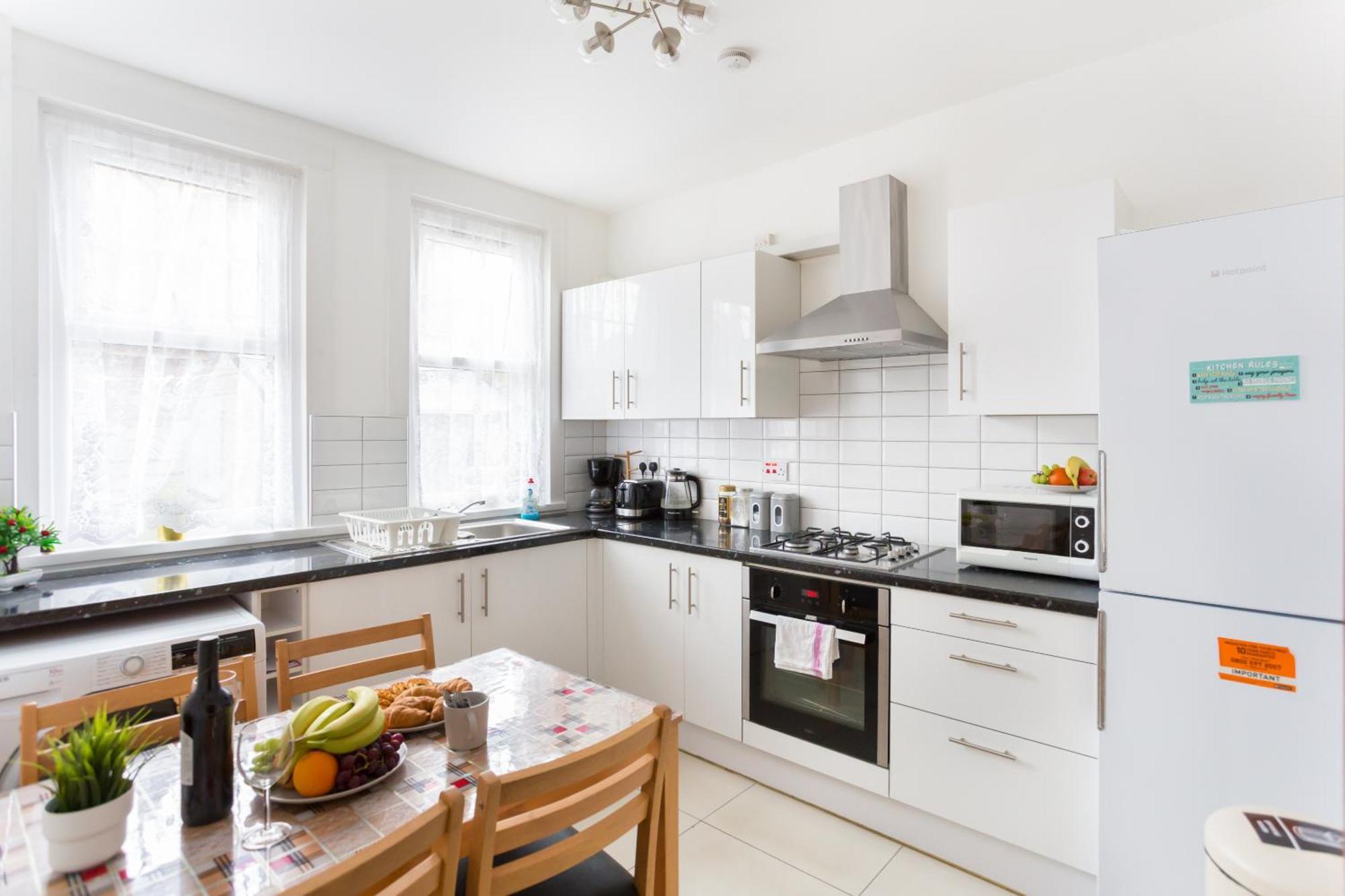 Wood Green Budget Rooms - Next To Mall & Metro Station - 10 Min To City Center London Exterior photo
