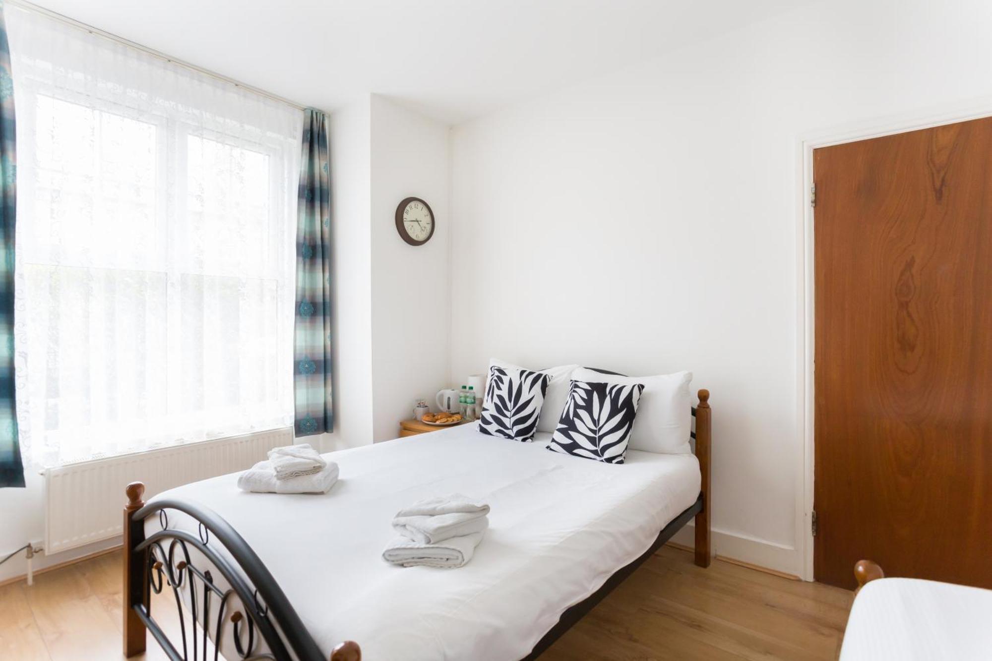 Wood Green Budget Rooms - Next To Mall & Metro Station - 10 Min To City Center London Exterior photo
