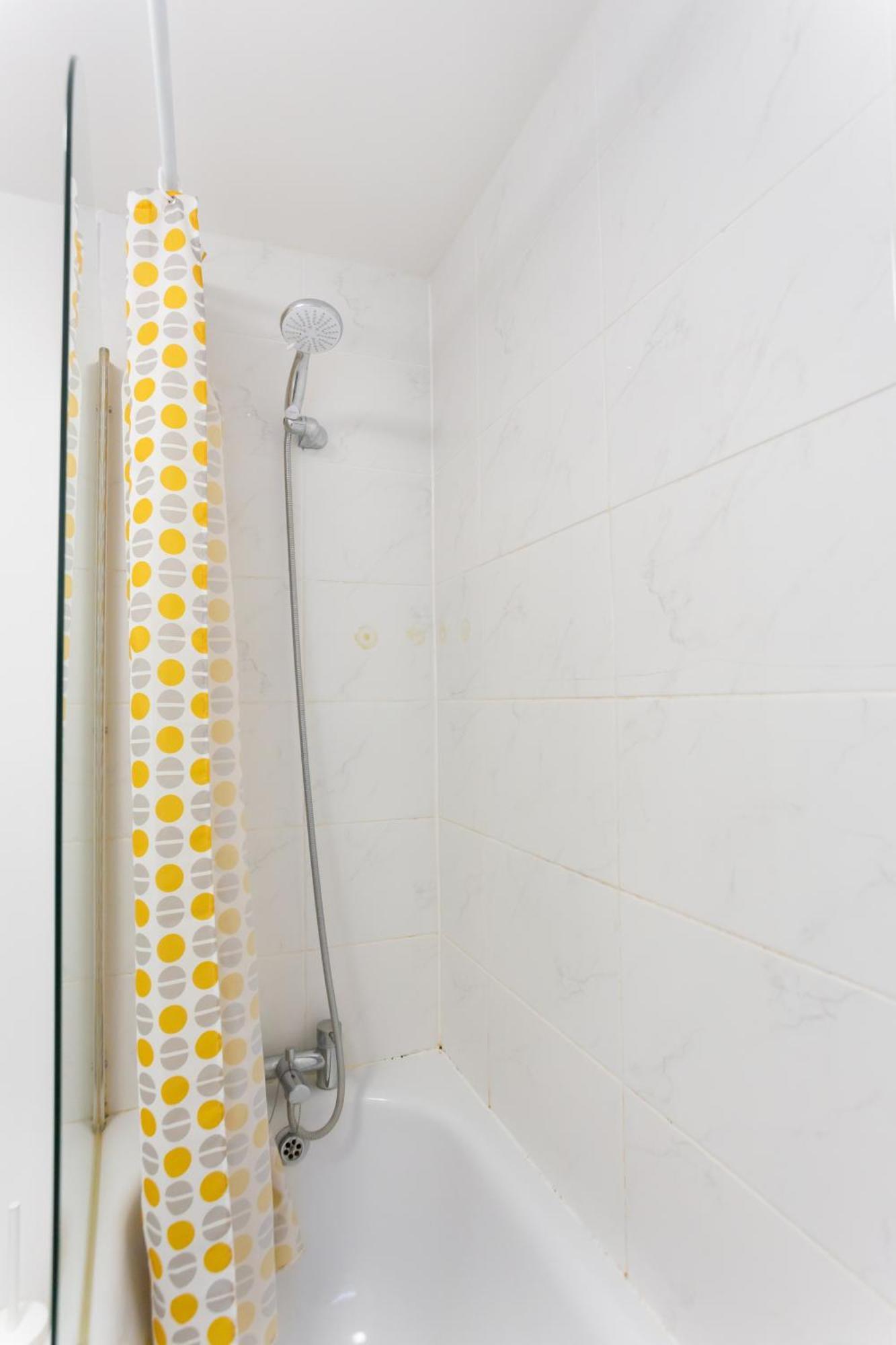 Wood Green Budget Rooms - Next To Mall & Metro Station - 10 Min To City Center London Exterior photo