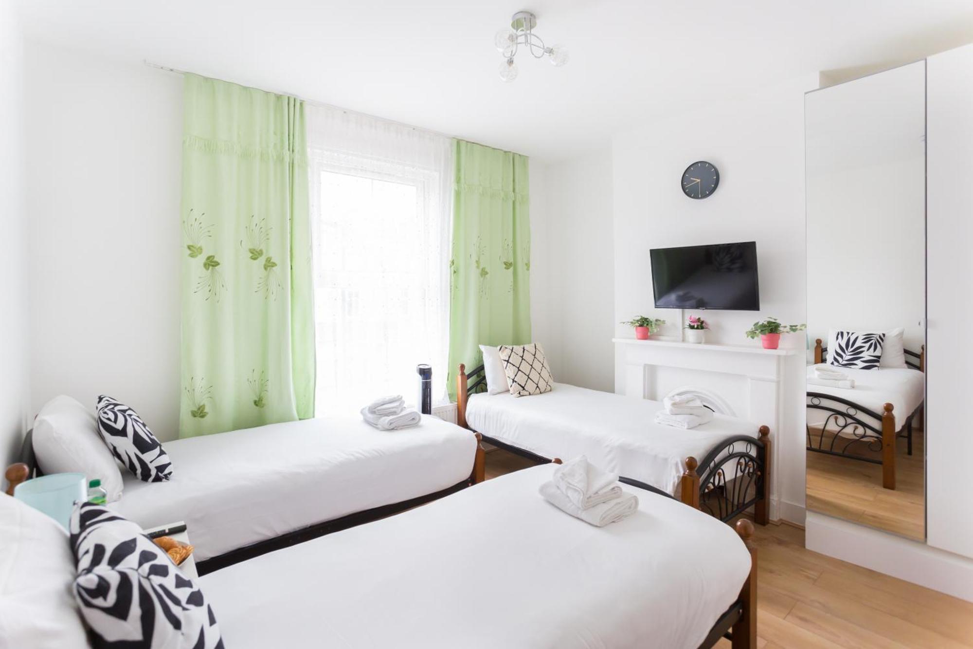 Wood Green Budget Rooms - Next To Mall & Metro Station - 10 Min To City Center London Exterior photo