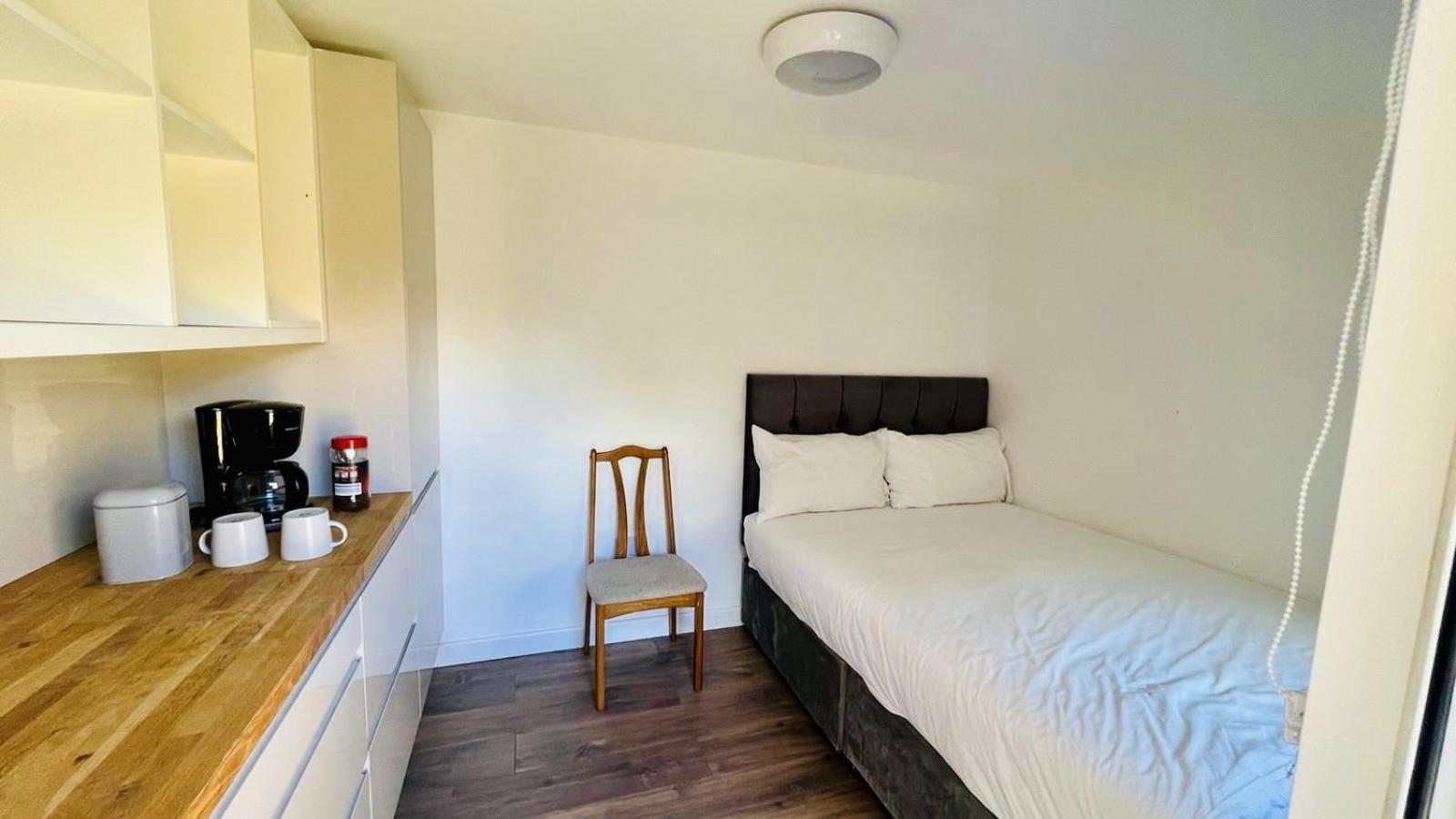 Wood Green Budget Rooms - Next To Mall & Metro Station - 10 Min To City Center London Exterior photo